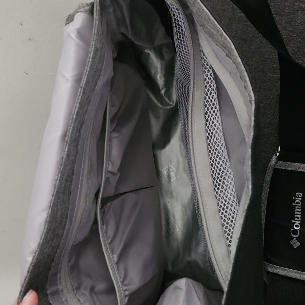 Columbia messenger style diaper Bag - Picture 3 of 7